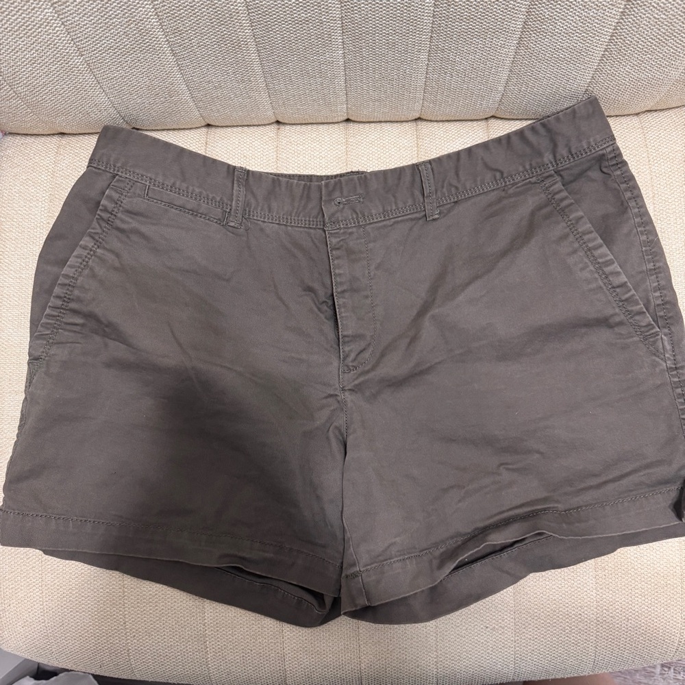 Banana Republic Tan Cargo Shorts Versatile Style